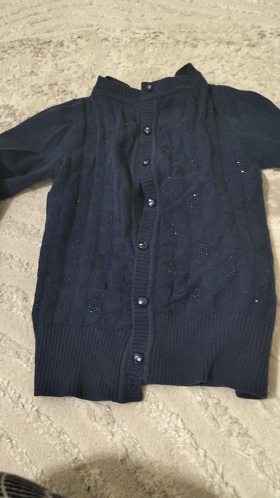 Куртка, жемпір сатылады