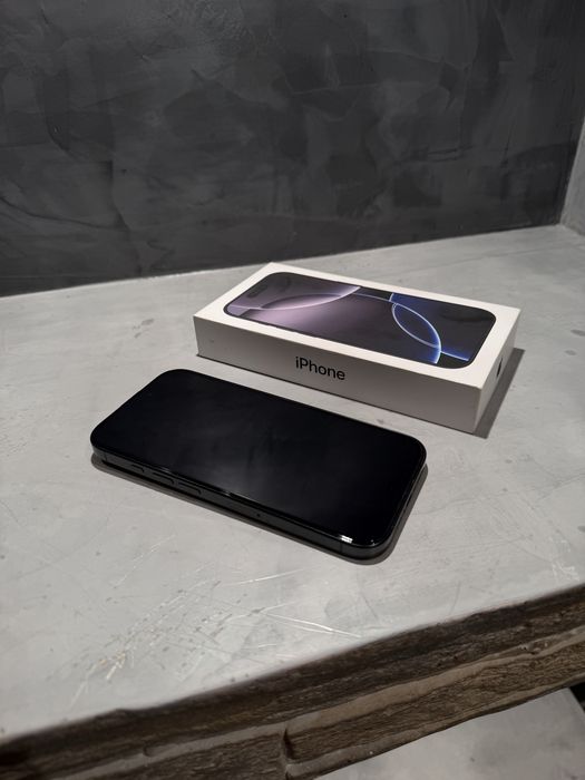 КАТО ЧИСТО НОВ Iphone 16 Pro, 100% батерия