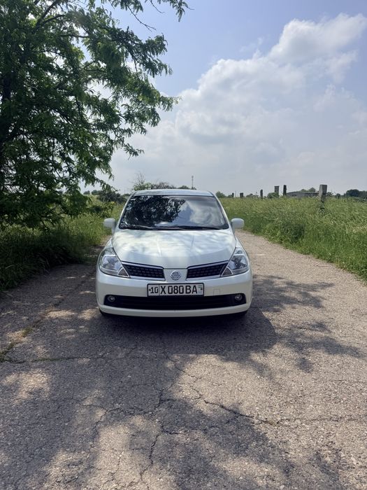 Nissan tiida Avtomat