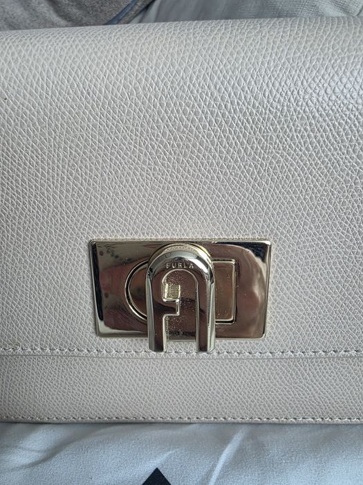 Продам сумку FURLA