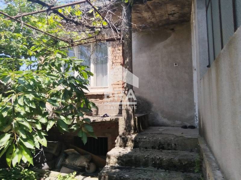 Само в ЕРА Имоти Хасково !Едноетажна къща е село Крум