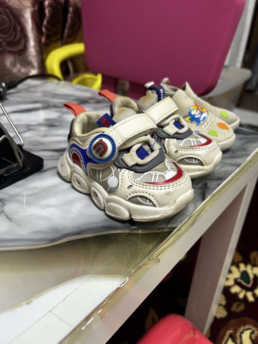 Отдам даром обувь на мальчика