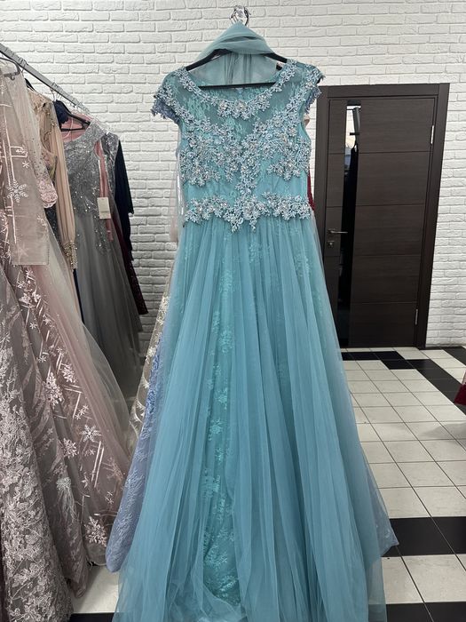 Новые платья продаются