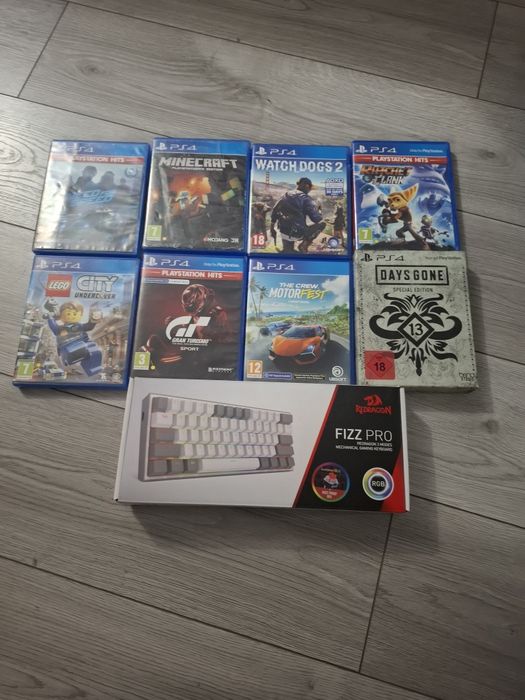 Vând PS4  foarte Bun