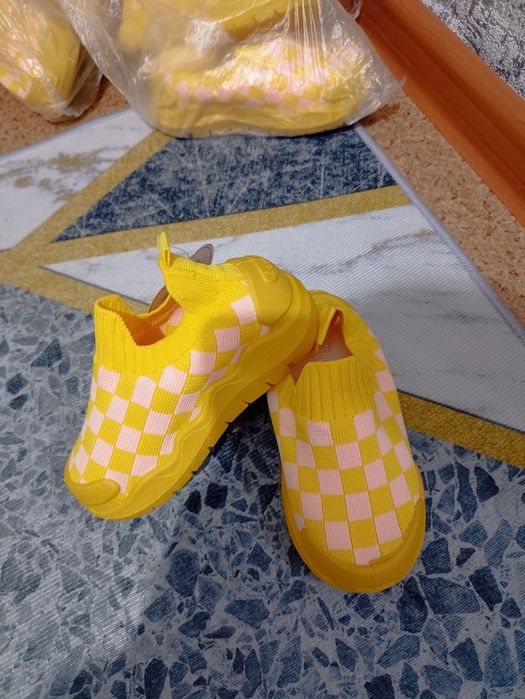 Продам новые детские макасины