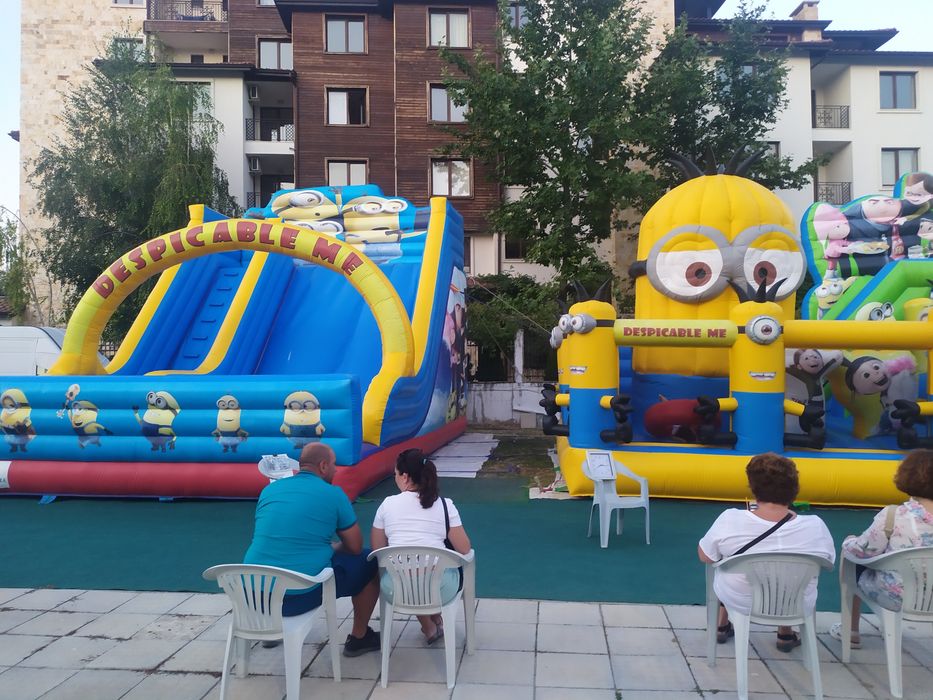 Надуваема пързалка, батут, атракциони