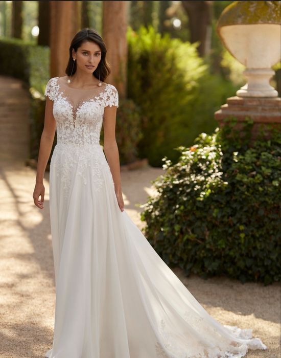 Rochie de mireasa Adriana Alier 2025( Rosa Clara)