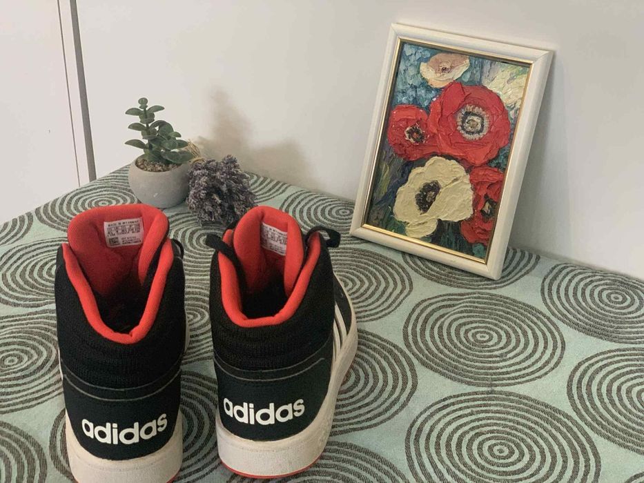 Страхотни боти Адидас и  Конвърс