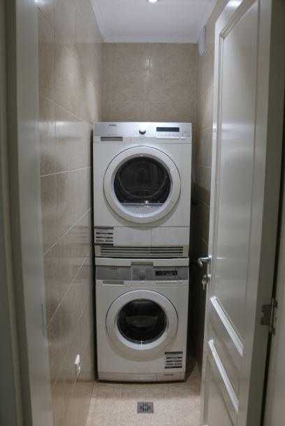 Дава се под наем Тристаен апартамент в София, Център - 160 кв.м за 2000 € - Снимка #1