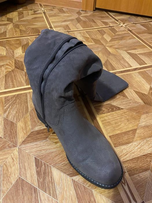 Продаю женские сапоги