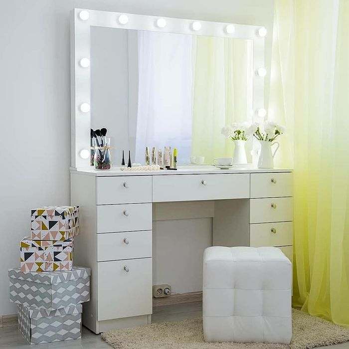 Для салон кросата туалитне столик