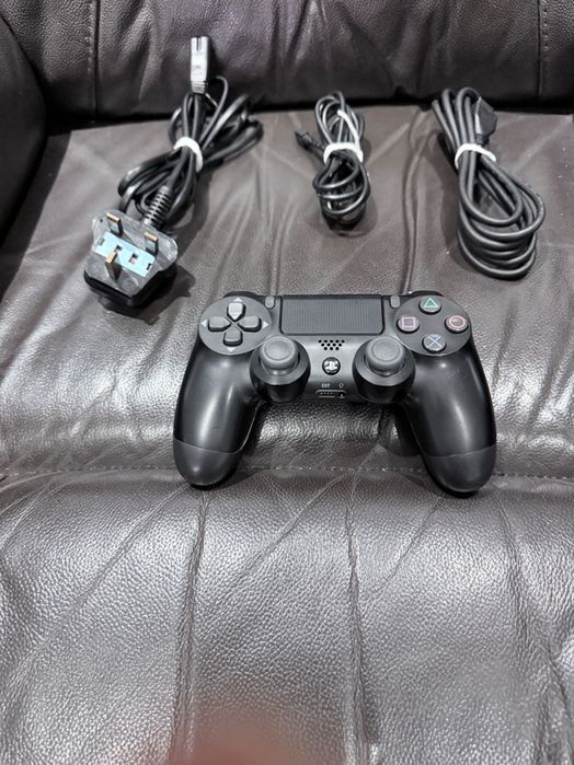 PlayStation 4 с кутия