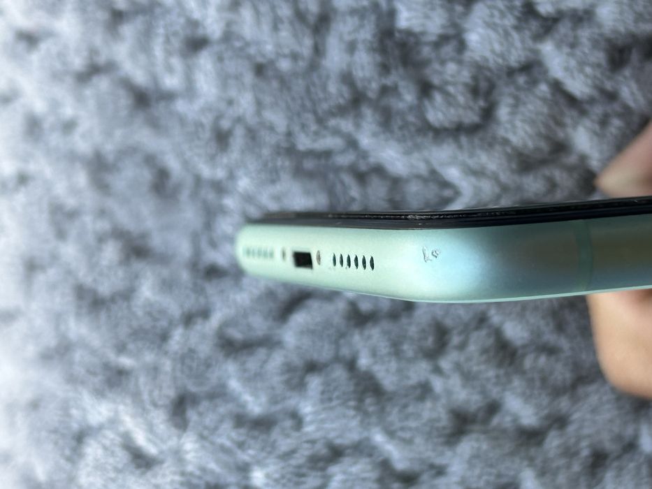Iphone 11 green.