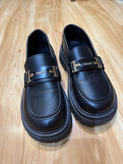 Лоферы черные женские