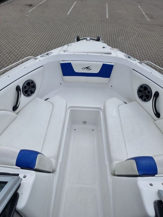 Катер Monterey 217 Blackfin