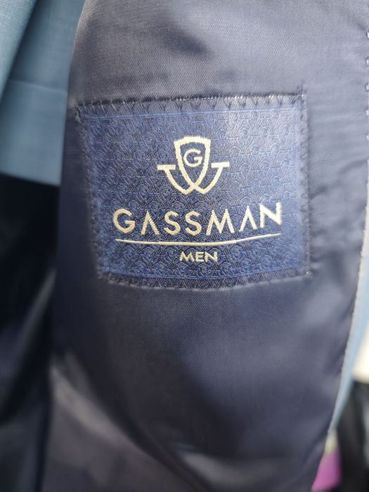 Kastyum shim 54 razmer