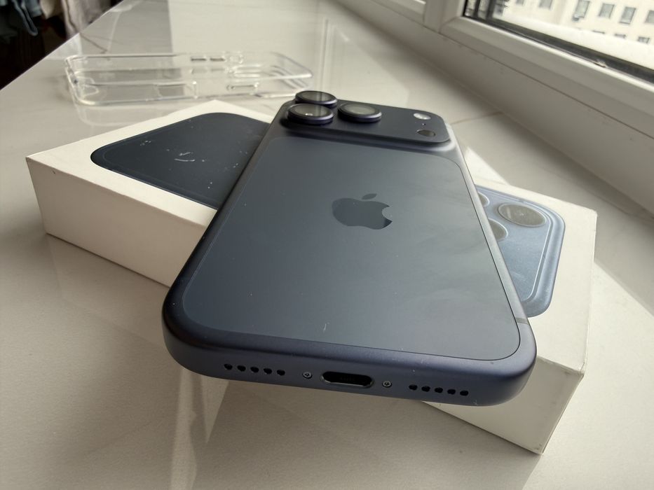 Продаю Айфон 17 про 256