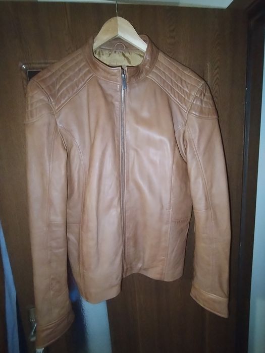 Geaca de piele model deosebit