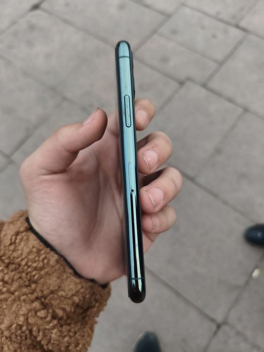 Срочно продам айфон 11 про