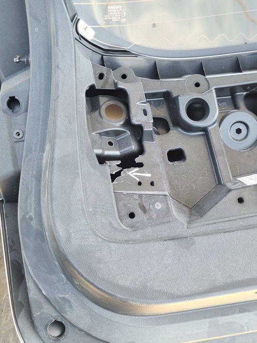 Nissan Qashqai J12 от 2021-2025 Година Заден Капак Със Стъкло Нисан