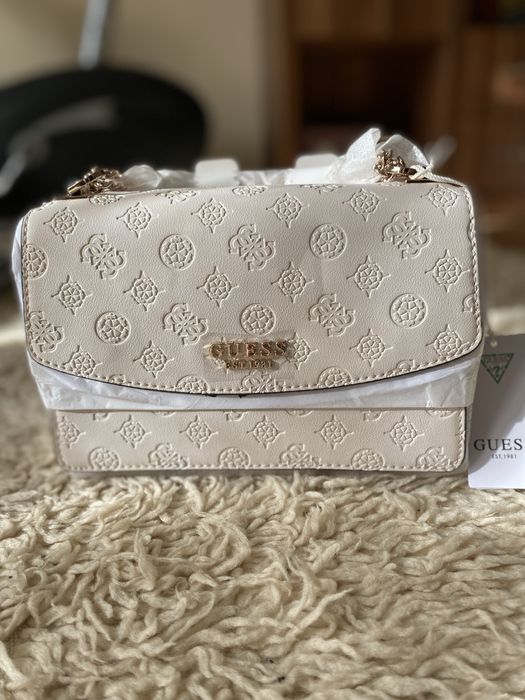 Дамска чанта Guess