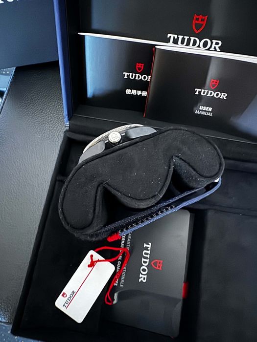 **Часовник Tudor**