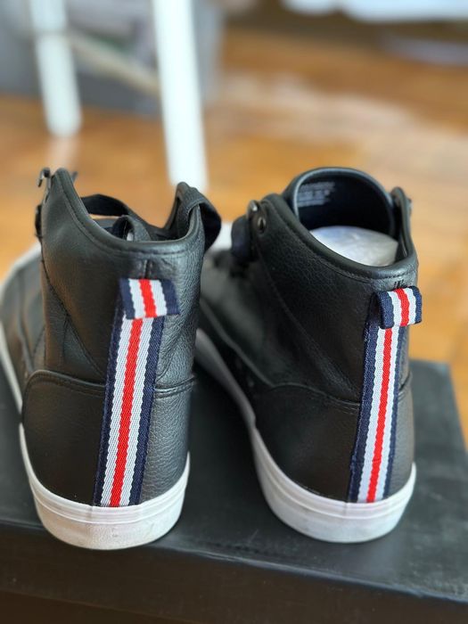 Vând Adidasi tenesi noi reserved