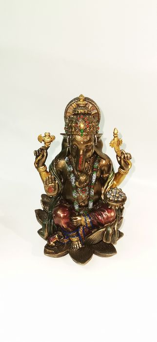 Два статуетки на индийски богини