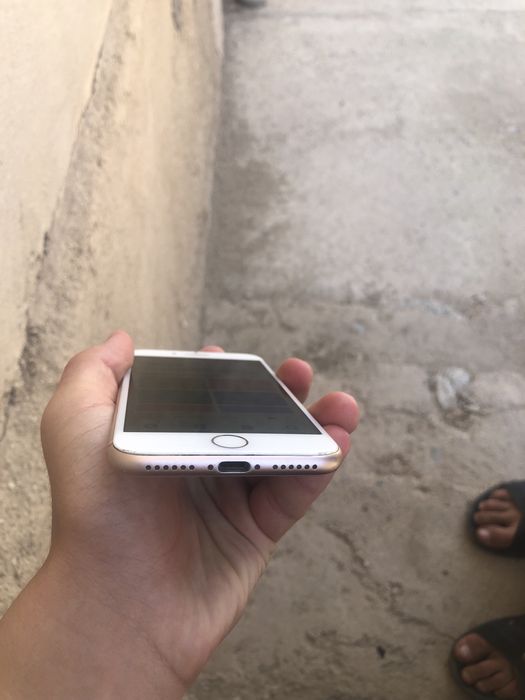 Iphone 8 xotira 64 yomkist 100