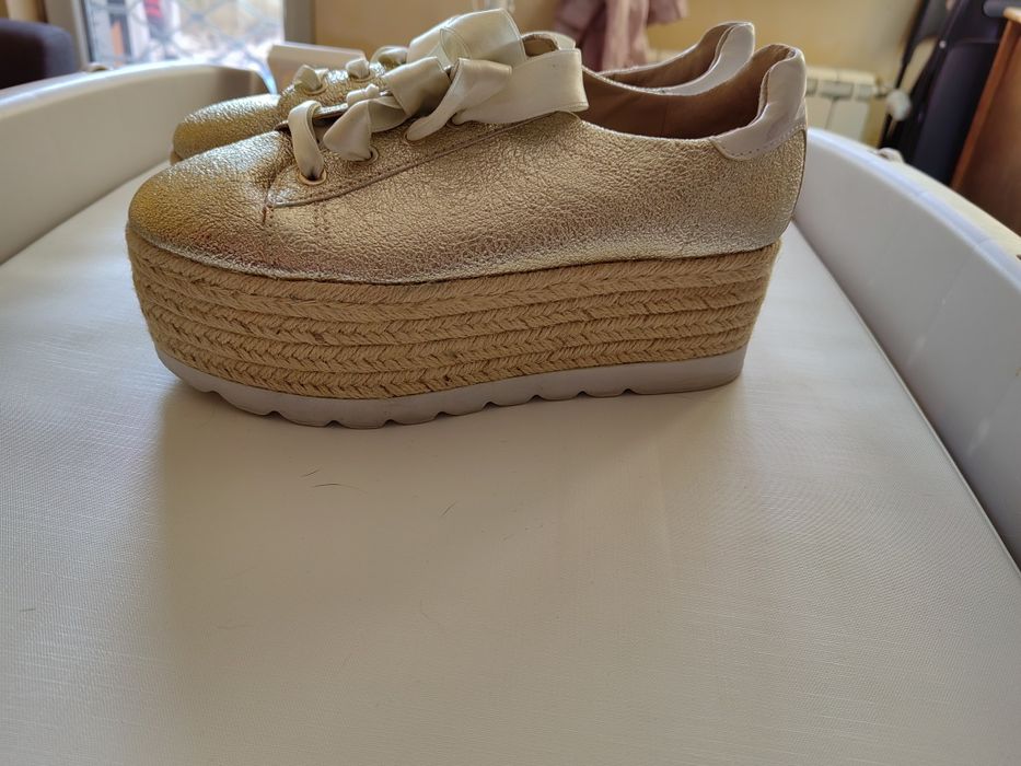 Guess златисти 38 номер