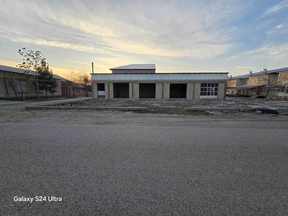 Савдо ва хизмат курсатиш дуконлари сотилади