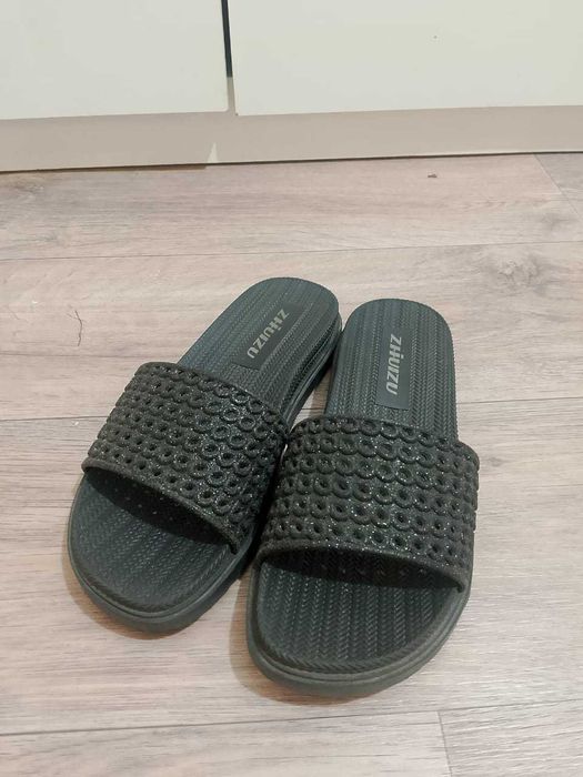 Продам женские шлепанцы
