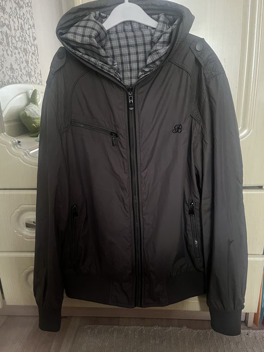 Продам ветровку, двусторонняя