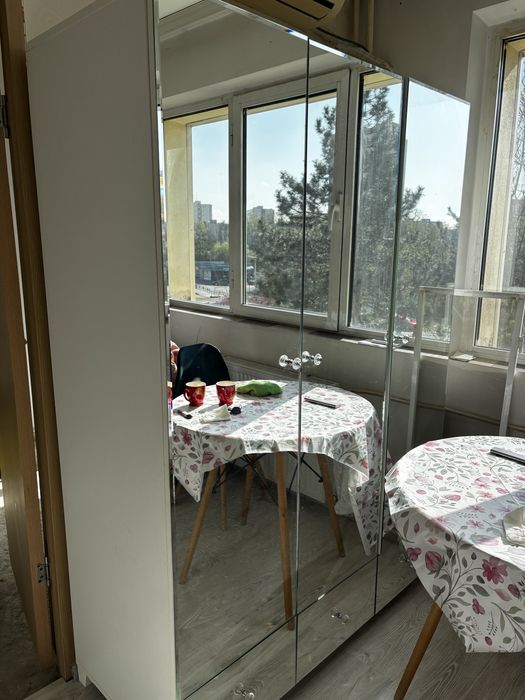 Sifonier cu oglinda-3 usi si 3 sertare, stare inpecabila.