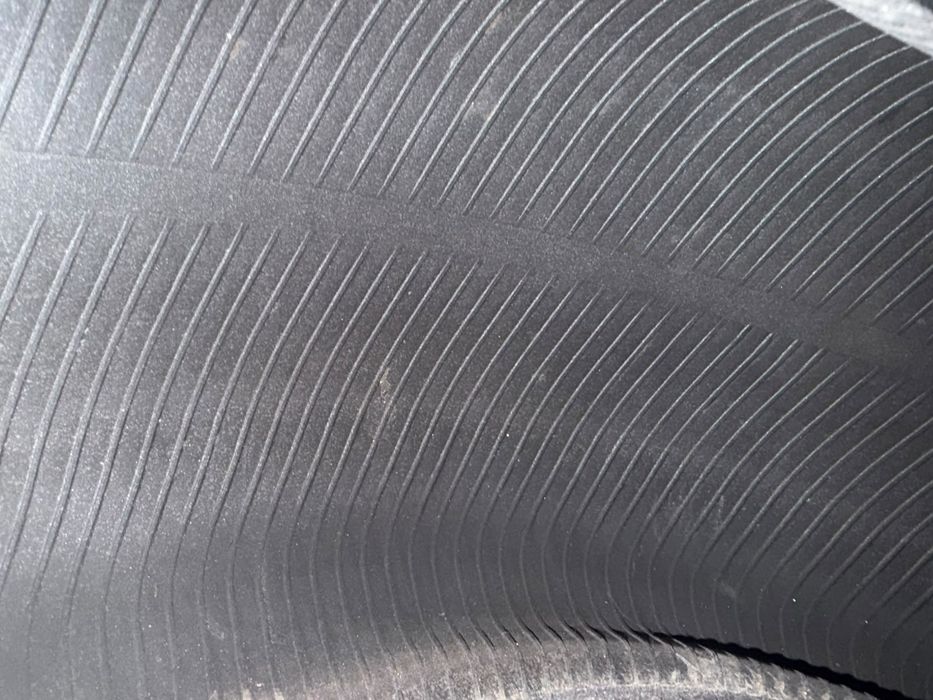 Шины зимние шипы Bridgestone 7000