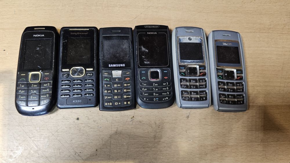 Telefoane cu butoane vechi