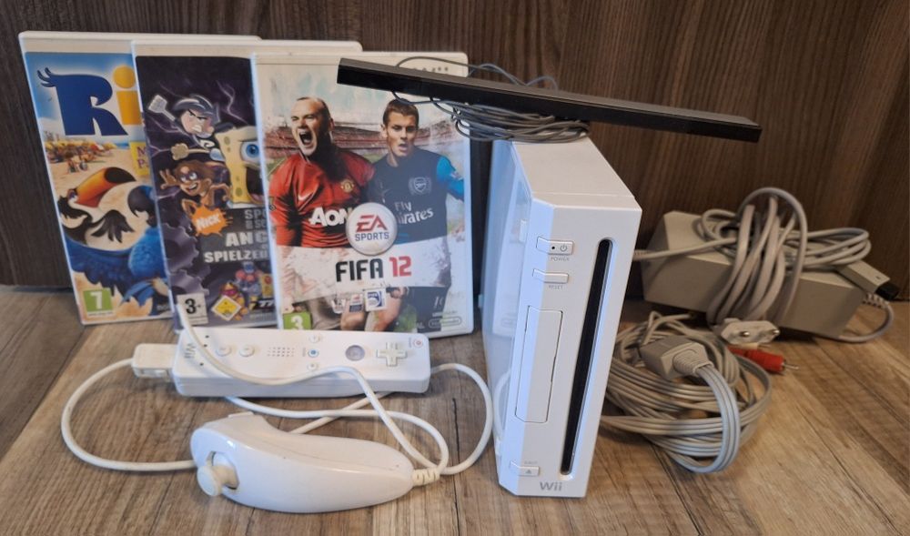 Consola Nintendo Wii i Rio Fifa 12 Sponge Bob