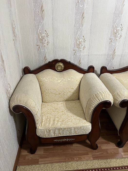 Диван для зала.