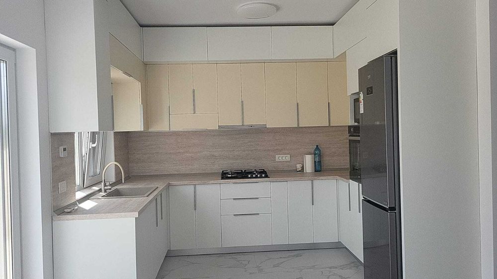 Inchiriez apartament intr-un Duplex, suprafata de 125 mp, 3 dormitoare, 2 bai, living, bucatarie, dressing, camera tehnica, zona Mosnita Veche,