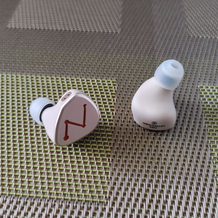 4-х драйверные динамические наушники