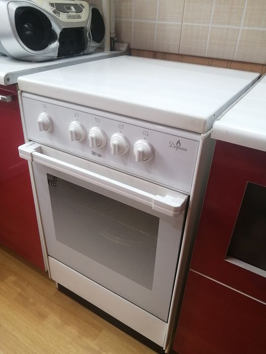 Продам газовую плиту