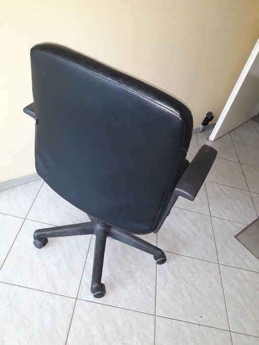 Продавам Офис стол