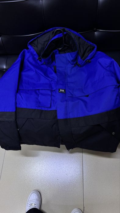 Куртка от бренда HH