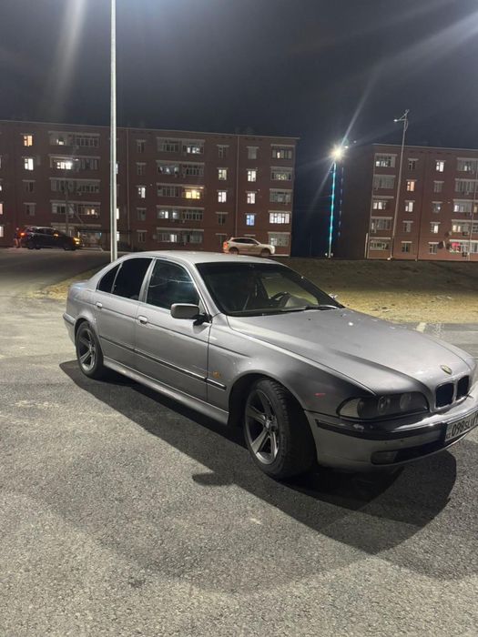 Автокөлік BMW 523