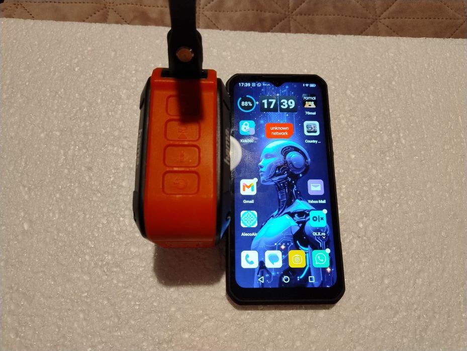 Rugged smartphone Oukitel WP 35 la cutie