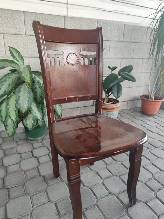 Продам стулья деревянные