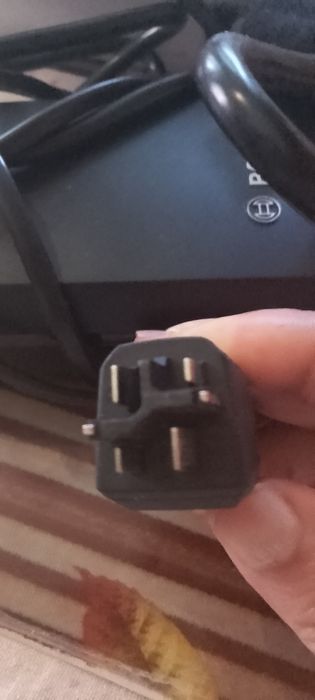 Vând încărcător Bosch