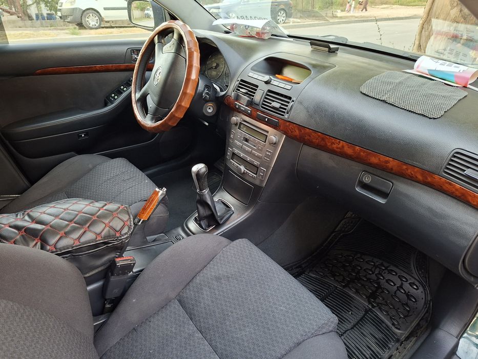 Продавам тойота авенсис т25 2004 г.2.0 дизел