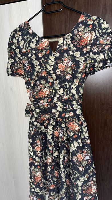 Rochie cu motive florare