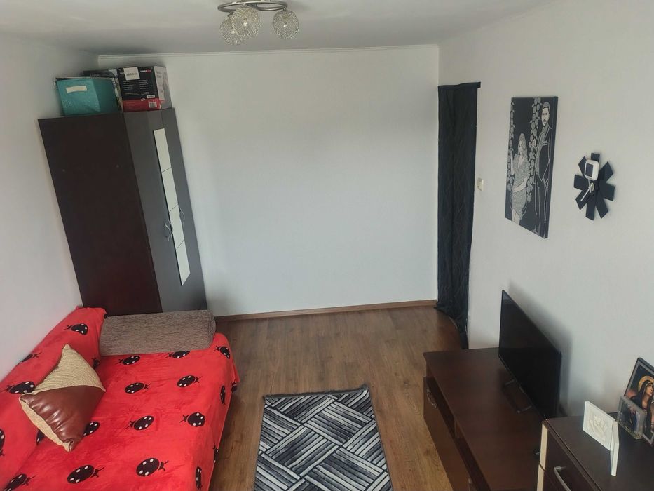 Închiriez garsonieră !